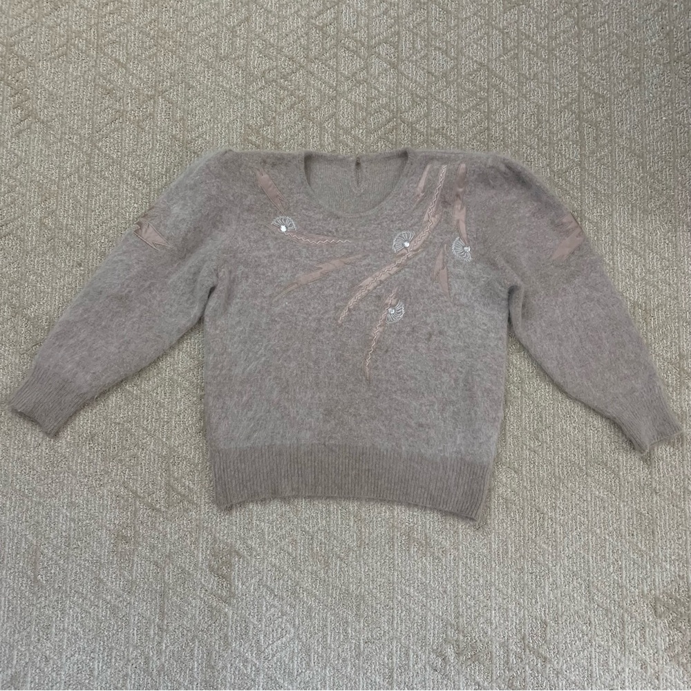 United Arrows Elegant Gray Sweater women’s M Embroidered Details soft Angora mix